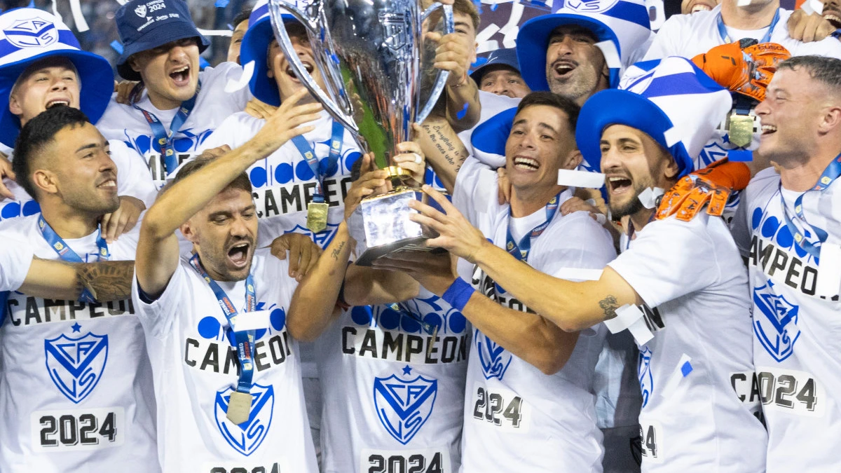 El último campeón del fútbol argentino, Vélez Sarsfield, se listo para defender la corona