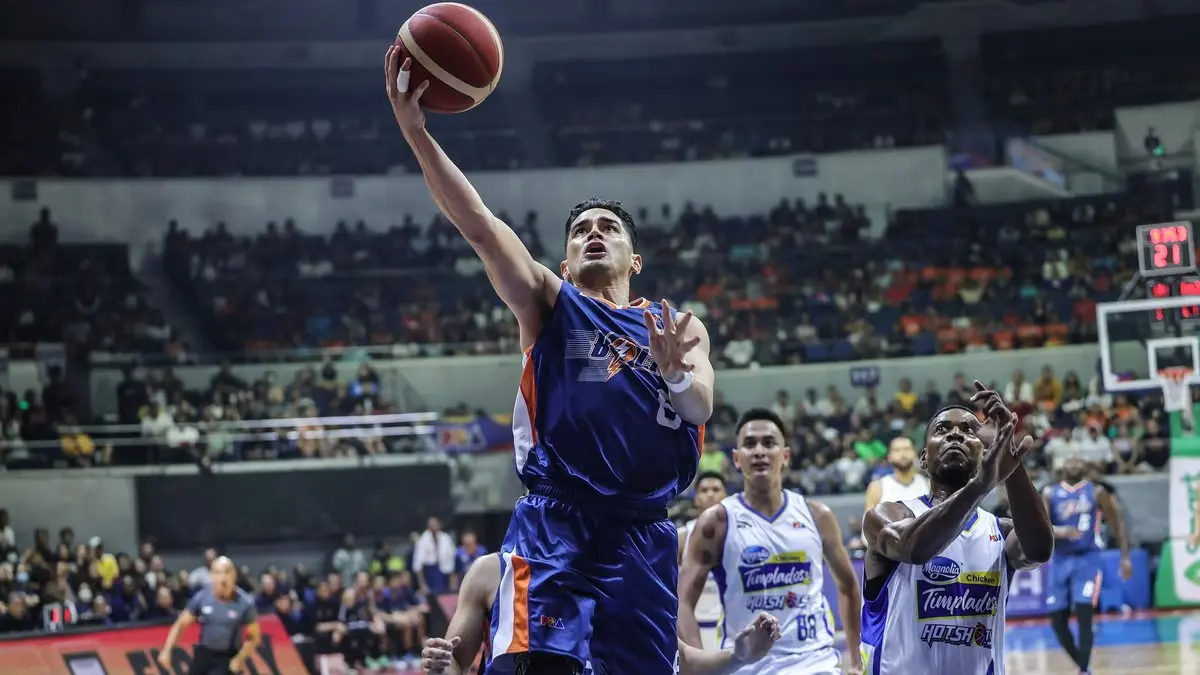 Chris Banchero of the Meralco Bolts