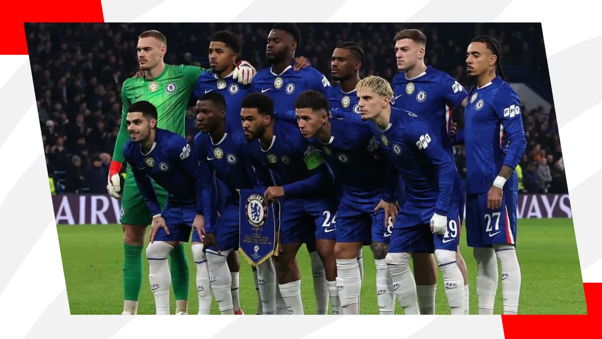 chelsea players posing for a picture
