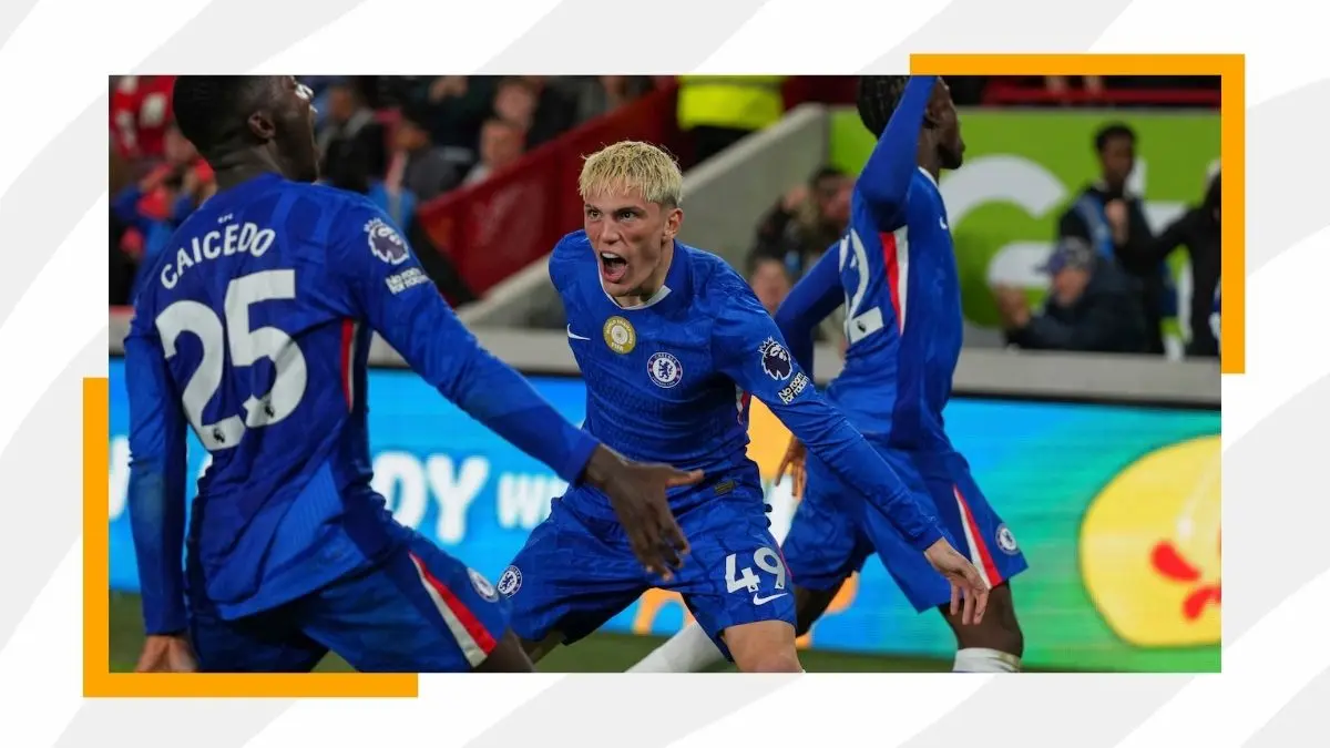Chelsea players celebrating a goal
