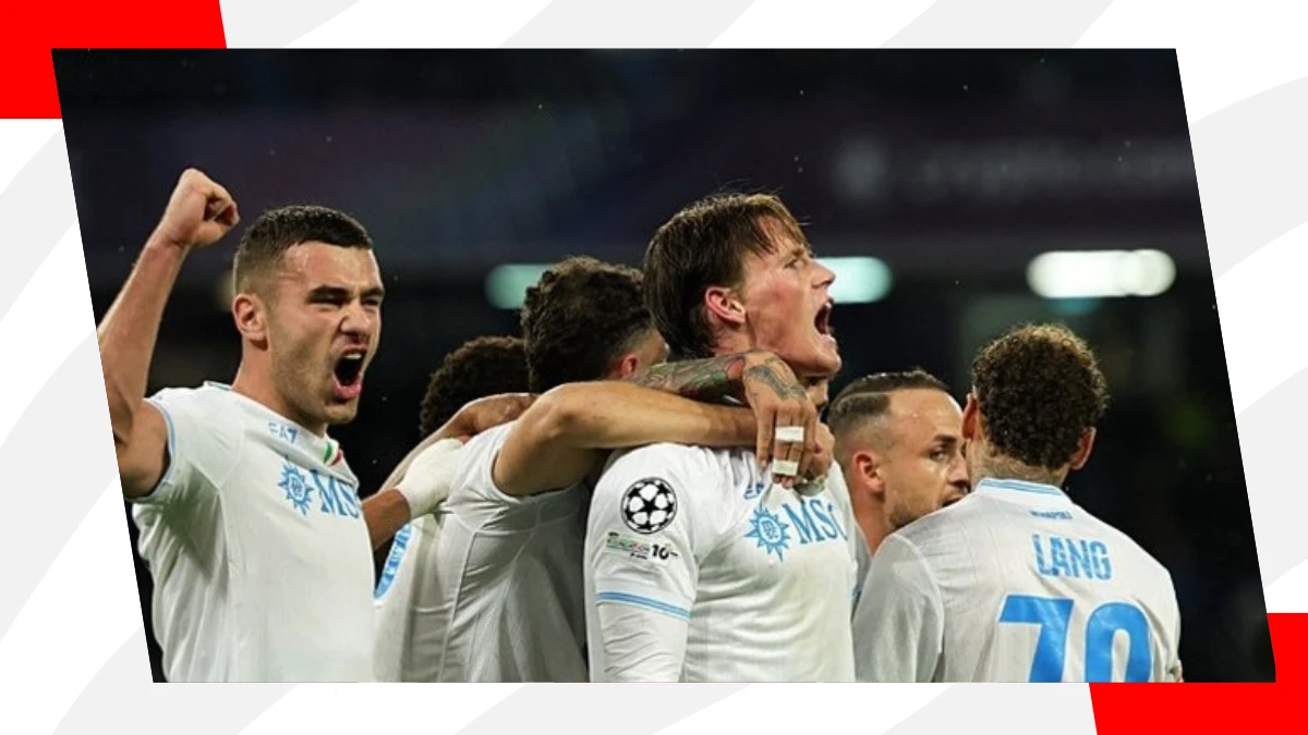 napoli players celebrating a goal