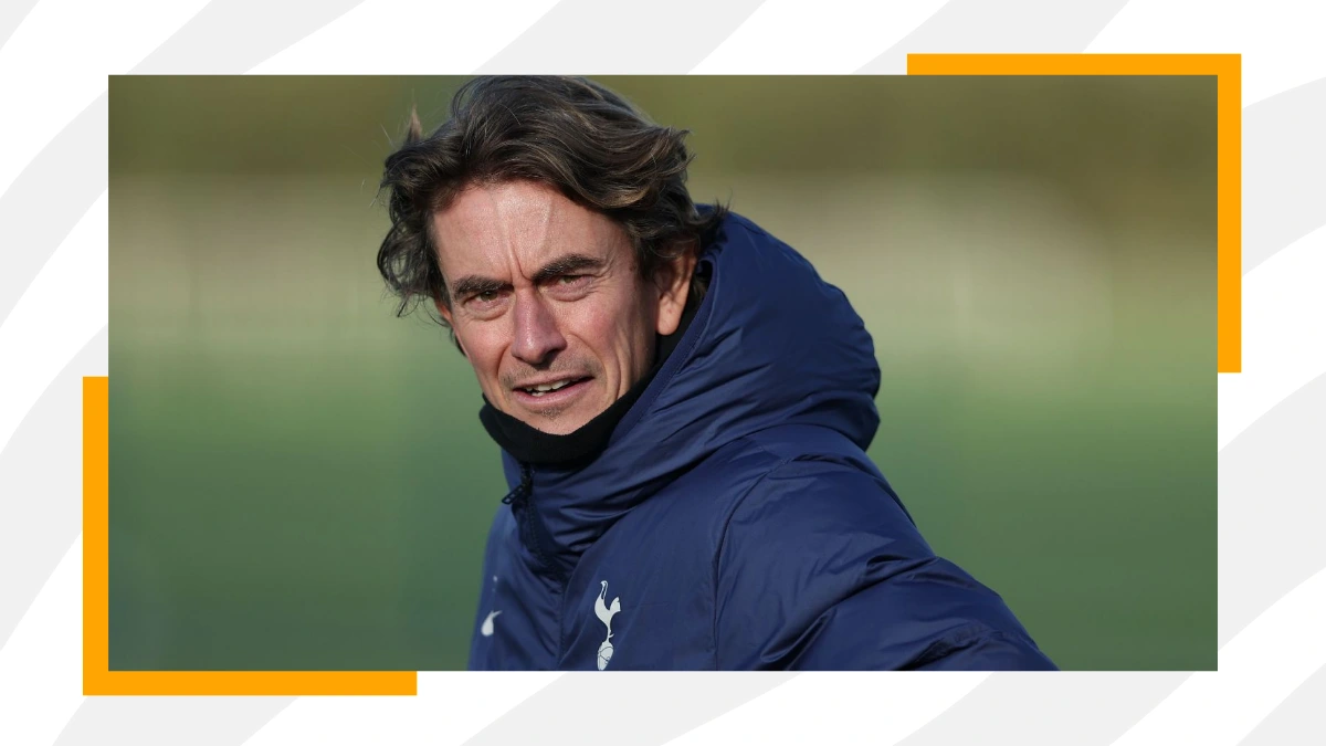 manager thomas frank inspecting