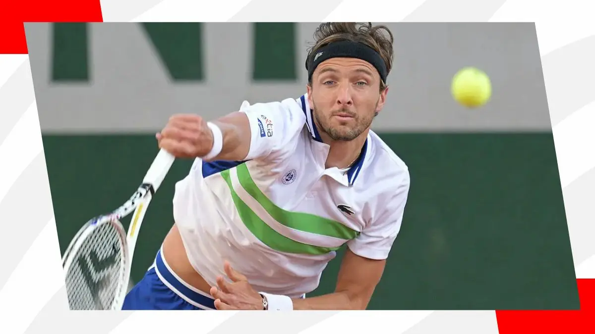 Arthur Rinderknech playing tennis