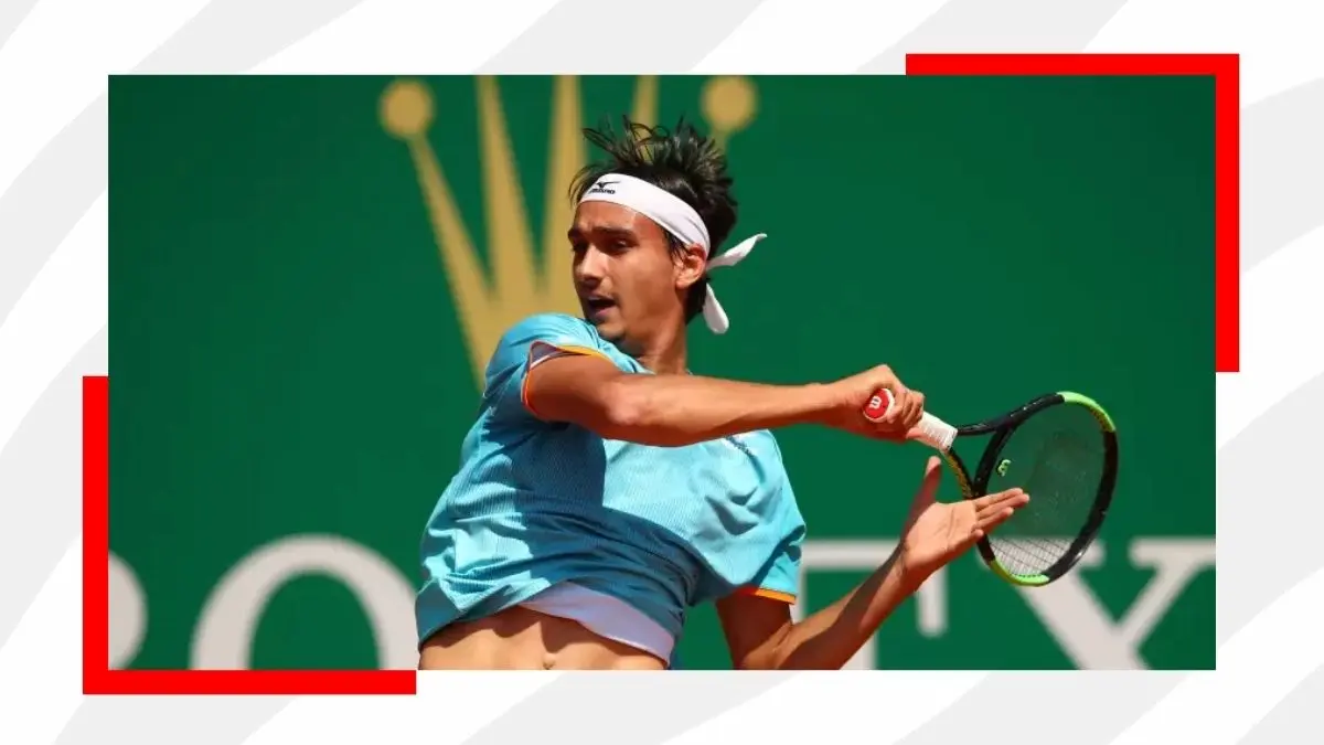 Lorenzo Sonego playing tennis