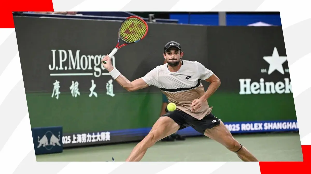 Valentin Vacherot playing tennis